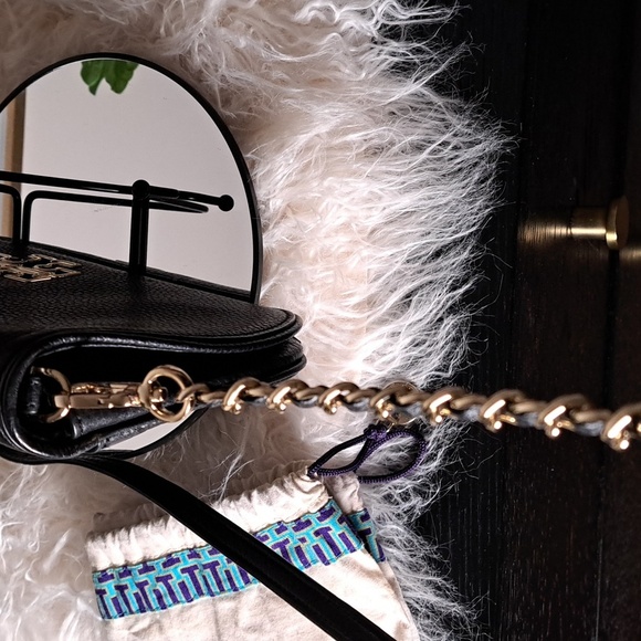 Tory Burch Britten Convertible Crossbody/Clutch Like New - Picture 7 of 15